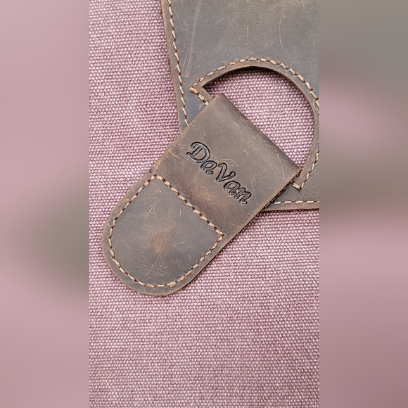 DaVan crossbody bag. - Picture 7 of 10